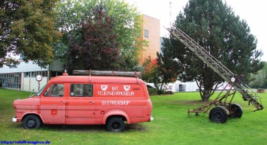 FW-Museum Schwerin Außengelände TSF auf Frod Transit und Anhängeleiter